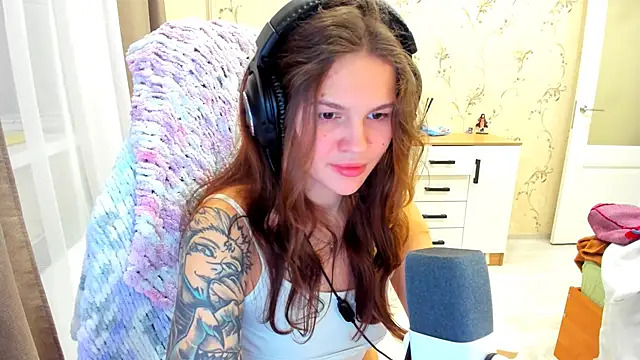 Snapshot of yourdreamm_ chatting on 10/19/25, 02:53 yourdreamm online show from 10/19/25, 02:53
