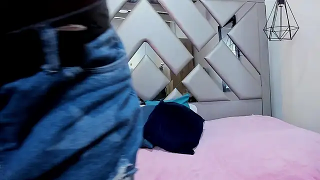 Snapshot of Lorenn_Hill chatting on 10/16/25, 12:57 Lorenn Hill online show from 10/16/25, 12:57