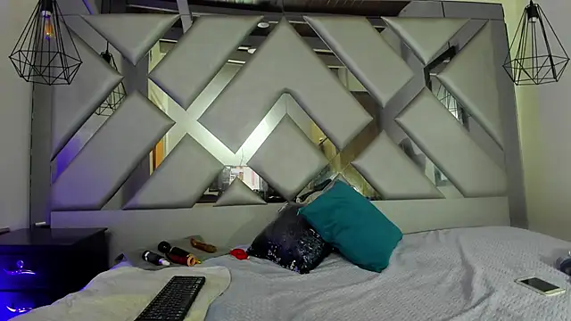 Snapshot of Lorenn_Hill chatting on 12/04/25, 12:59 Lorenn Hill online show from 12/04/25, 12:59