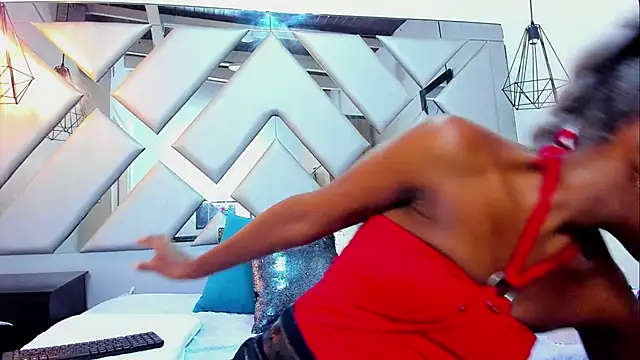 Snapshot of Lorenn_Hill chatting on 11/20/25, 01:01 Lorenn Hill online show from 11/20/25, 01:01