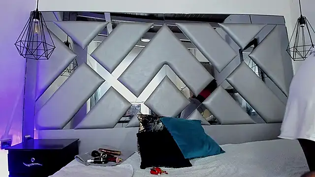 Snapshot of Lorenn_Hill chatting on 12/14/25, 01:06 Lorenn Hill online show from 12/14/25, 01:06