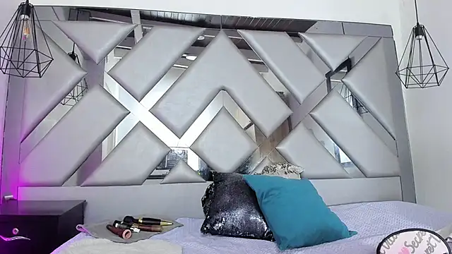 Snapshot of Lorenn_Hill chatting on 11/27/25, 12:49 Lorenn Hill online show from 11/27/25, 12:49