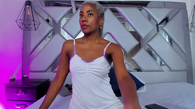 Snapshot of Lorenn_Hill chatting on 10/25/25, 12:50 Lorenn Hill online show from 10/25/25, 12:50