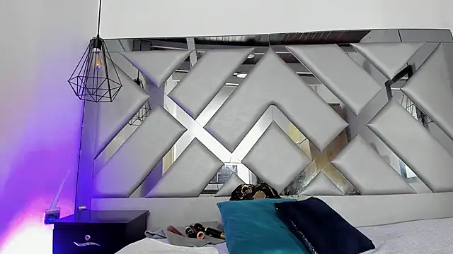 Snapshot of Lorenn_Hill chatting on 11/14/25, 01:04 Lorenn Hill online show from 11/14/25, 01:04