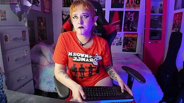 Snapshot of mistresscrowley666 chatting on 10/03/25, 04:58 mistresscrowley666 online show from 10/03/25, 04:58