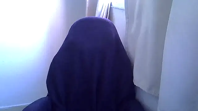 Snapshot of Blue_Liz chatting on 10/12/25, 06:31 Blue Liz online show from 10/12/25, 06:31