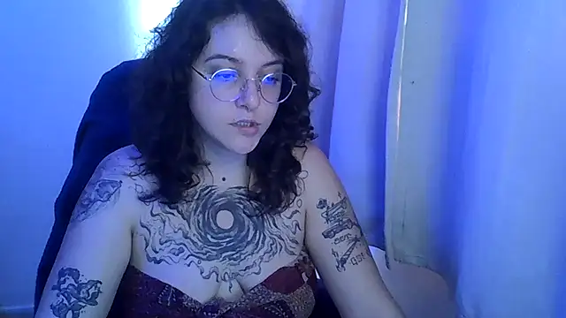 Snapshot of Blue_Liz chatting on 10/15/25, 06:49 Blue Liz online show from 10/15/25, 06:49
