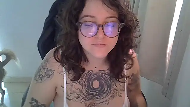 Snapshot of Blue_Liz chatting on 09/19/25, 11:36 Blue Liz online show from 09/19/25, 11:36