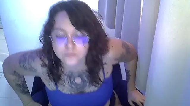 Snapshot of Blue_Liz chatting on 10/09/25, 05:24 Blue Liz online show from 10/09/25, 05:24