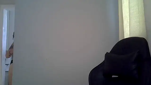 Snapshot of Blue_Liz chatting on 09/18/25, 02:42 Blue Liz online show from 09/18/25, 02:42