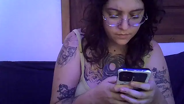 Blue Liz online show from 11/30/25, 01:12