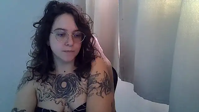 Blue Liz online show from 10/24/25, 02:49