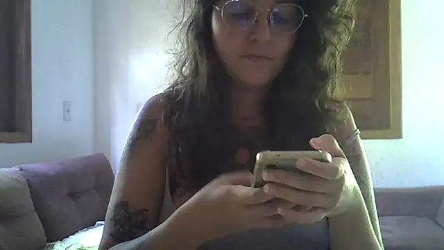 Snapshot of Blue_Liz chatting on 04/27/26, 05:33 Blue Liz online show from 04/27/26, 05:33