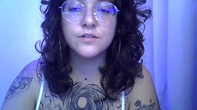Snapshot of Blue_Liz chatting on 10/02/25, 06:22 Blue Liz online show from 10/02/25, 06:22
