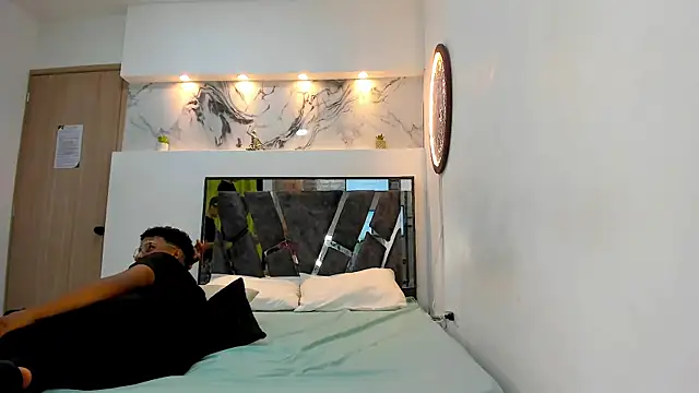 Snapshot of TWINKS_BOYS1 chatting on 12/16/25, 07:29 TWINKS BOYS1 online show from 12/16/25, 07:29