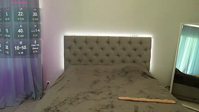 Katherinepinke online show from 11/07/25, 12:21