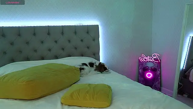 Katherinepinke online show from 10/22/25, 10:25