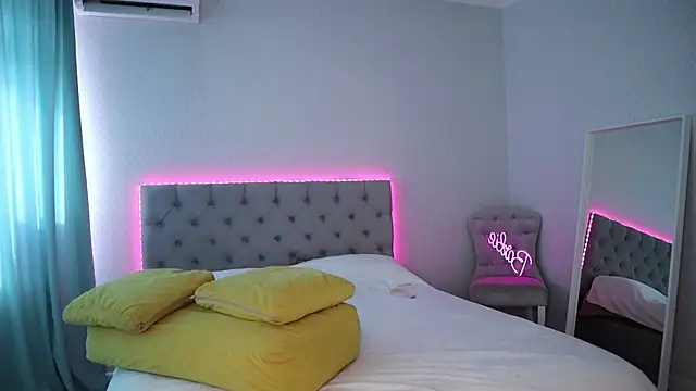 Katherinepinke online show from 10/31/25, 07:49