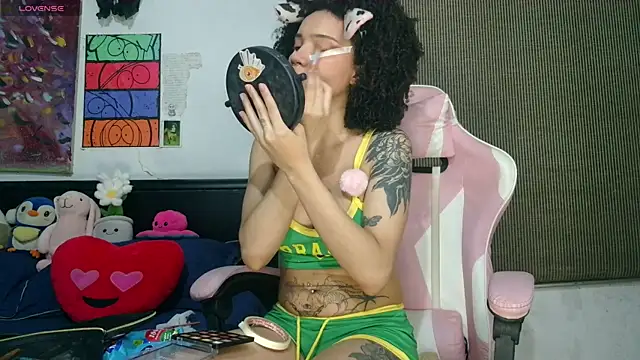 Snapshot of bettyboo2801 chatting on 07/16/26, 04:42 bettyboo2801 online show from 07/16/26, 04:42