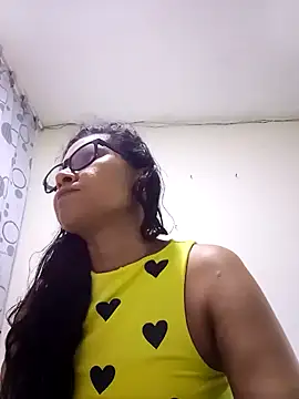 PERLA BLACK  online show from 10/22/25, 03:39