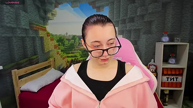 ClaraParks online show from 12/03/25, 08:19