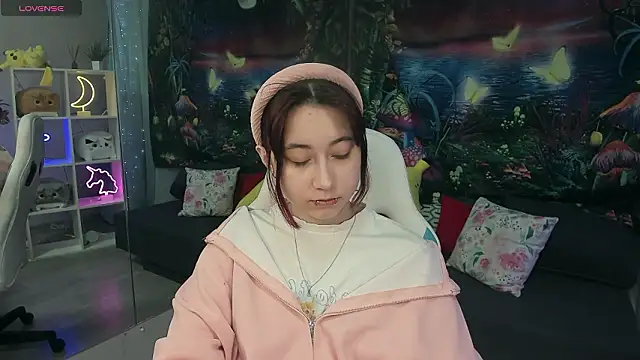 Snapshot of ClaraParks chatting on 02/04/26, 08:26 ClaraParks online show from 02/04/26, 08:26