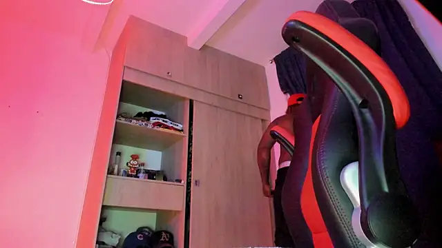 CorvisXnc0012 online show from 10/23/25, 03:27