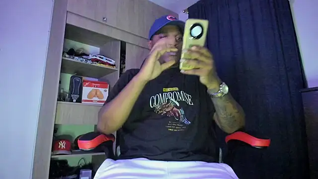 CorvisXnc0012 online show from 10/22/25, 04:45