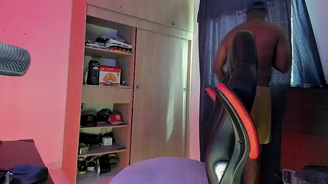 CorvisXnc0012 online show from 10/13/25, 07:04