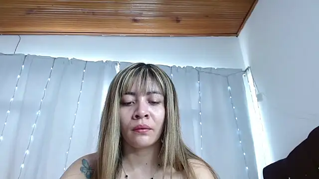 Snapshot of Charlothe_Wright chatting on 07/12/26, 05:58 Charlothe Wright online show from 07/12/26, 05:58