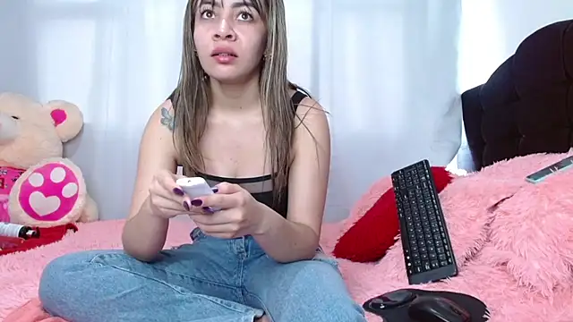 Charlothe Wright online show from 11/03/25, 06:11