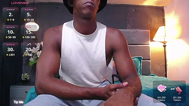 Snapshot of blackbignude chatting on 11/08/25, 01:53 blackbignude online show from 11/08/25, 01:53