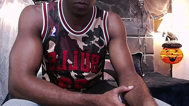 Snapshot of blackbignude chatting on 11/01/25, 01:34 blackbignude online show from 11/01/25, 01:34