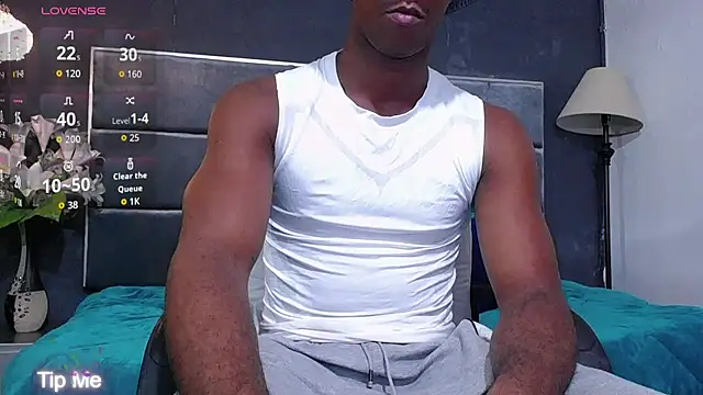 Snapshot of blackbignude chatting on 11/11/25, 01:33 blackbignude online show from 11/11/25, 01:33