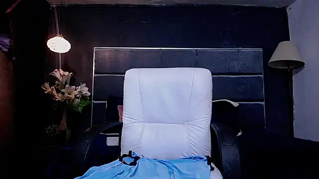 Snapshot of blackbignude chatting on 10/25/25, 01:27 blackbignude online show from 10/25/25, 01:27