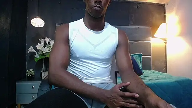 Snapshot of blackbignude chatting on 11/13/25, 01:42 blackbignude online show from 11/13/25, 01:42