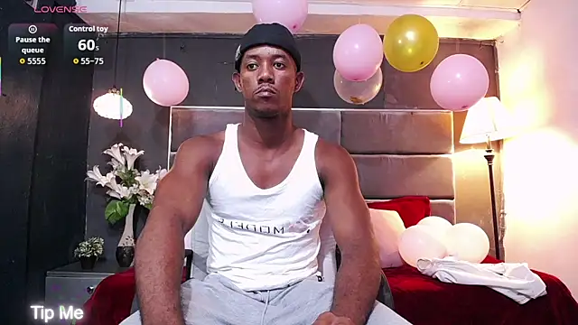 Snapshot of blackbignude chatting on 09/21/25, 01:33 blackbignude online show from 09/21/25, 01:33