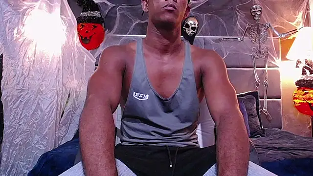 Snapshot of blackbignude chatting on 10/31/25, 01:24 blackbignude online show from 10/31/25, 01:24