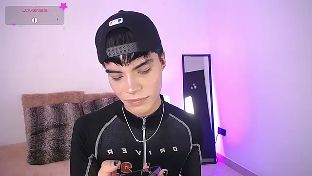 Dulcey  online show from 11/02/25, 10:48