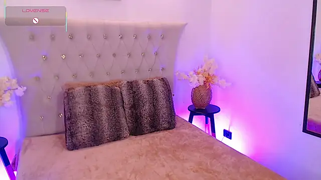 Dulcey  online show from 11/30/25, 05:41