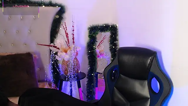 Dulcey  online show from 12/20/25, 04:04