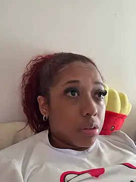 Snapshot of _Zahara_ chatting on 04/10/26, 08:49 Zahara online show from 04/10/26, 08:49