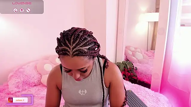 Snapshot of _Zahara_ chatting on 10/27/25, 07:48 Zahara online show from 10/27/25, 07:48