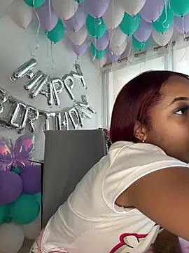 Snapshot of _Zahara_ chatting on 03/18/26, 10:43 Zahara online show from 03/18/26, 10:43