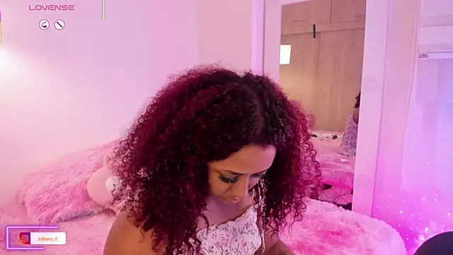 Snapshot of _Zahara_ chatting on 11/25/25, 11:05 Zahara online show from 11/25/25, 11:05