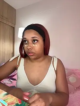 Snapshot of _Zahara_ chatting on 10/21/25, 10:42 Zahara online show from 10/21/25, 10:42