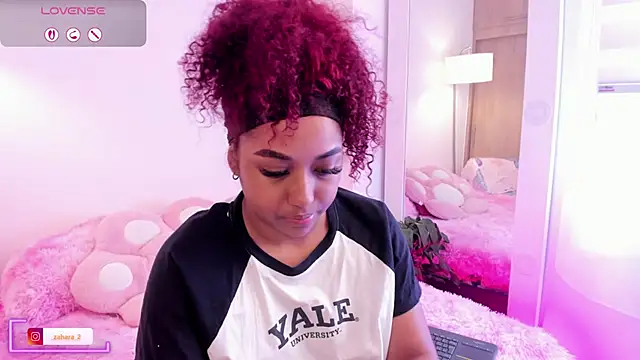 Snapshot of _Zahara_ chatting on 10/11/25, 07:15 Zahara online show from 10/11/25, 07:15