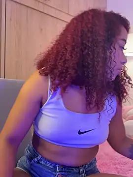 Snapshot of _Zahara_ chatting on 12/19/25, 10:56 Zahara online show from 12/19/25, 10:56