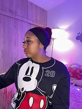 Snapshot of _Zahara_ chatting on 04/14/26, 12:26 Zahara online show from 04/14/26, 12:26