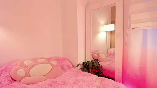 Snapshot of _Zahara_ chatting on 10/23/25, 10:30 Zahara online show from 10/23/25, 10:30